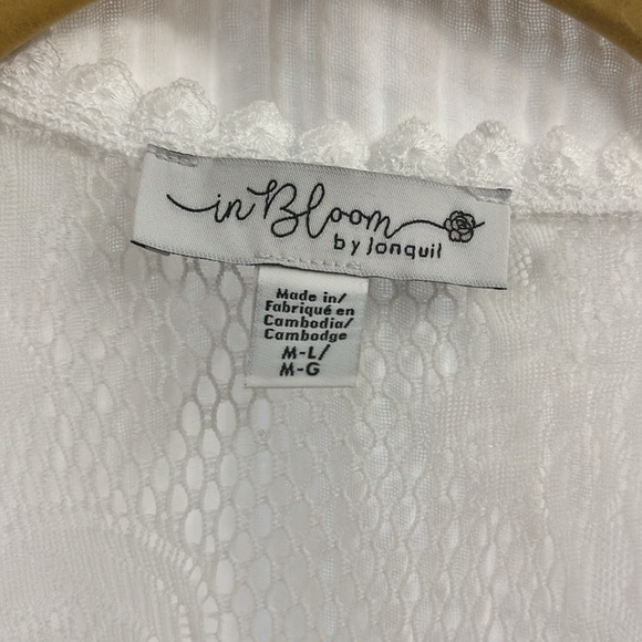 In Bloom lace robe - Picture 3 of 8